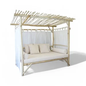 Gazebo letto in legno teak con cuscini bianchi 250x180xH204 cm